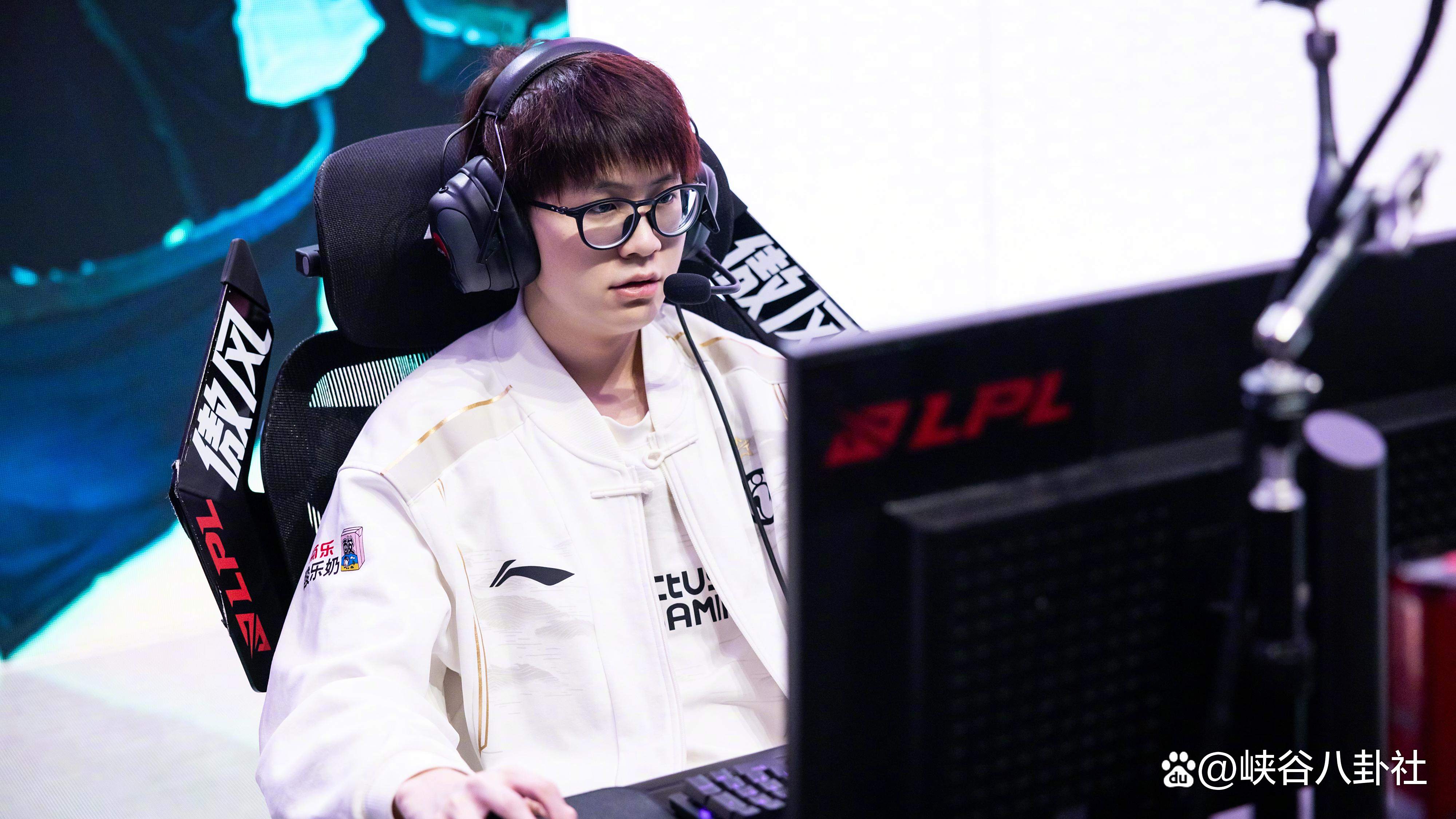 关于Rookie与30激战MAD分钟,大比分获胜胜负难料!,费德勒焦点对战观众掌声雷动的信息 关于Rookie与30激战MAD分钟,大比分获胜胜负难料!,费德勒焦点对战观众掌声雷动的信息